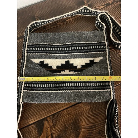 Vintage Southwestern Wool Tapestry Shoulder Carpet Bag Tote Purse Fringed Tribal - Picture 3 of 6